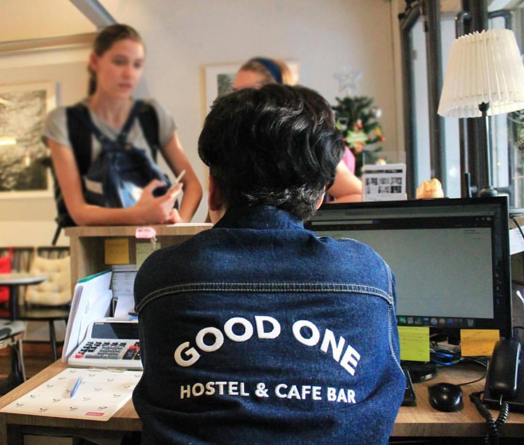 הוסטל בנגקוק Good One Poshtel & Cafe Bar מראה חיצוני תמונה